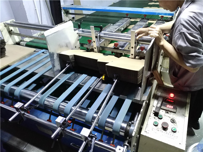 英利印刷为彩盒客户加班