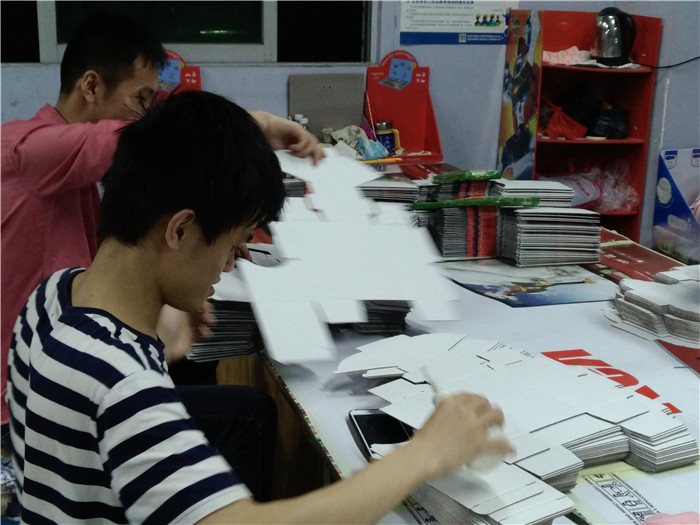 英利印刷为彩盒客户加班