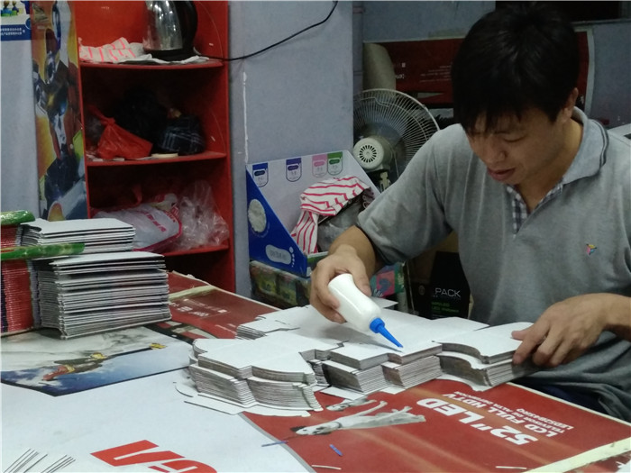 英利印刷为彩盒客户加班